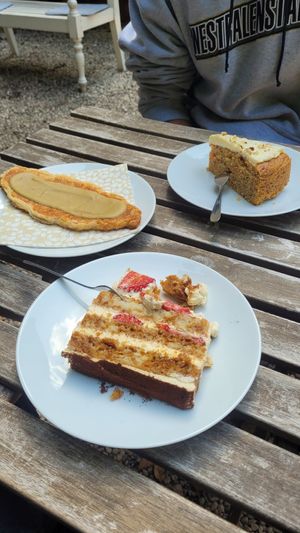 Erdbeer Teramisu, Flat Croissant und Haselnusskuchen at supercafé in Giessen