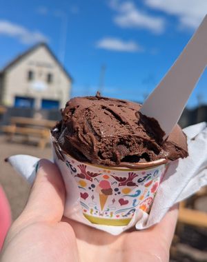 Tasty dark chocolate vegan ice cream at Spurreli in Amble