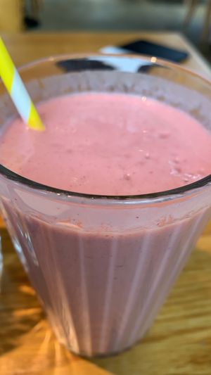 Avacado raspberry smoothie at Green Vege Cafe in Shanghai