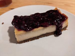 Cheesecake at UMAMI Plantbased in Barcelona