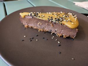 Chocolate, locust bean and caramel cake at UMAMI Plantbased in Barcelona