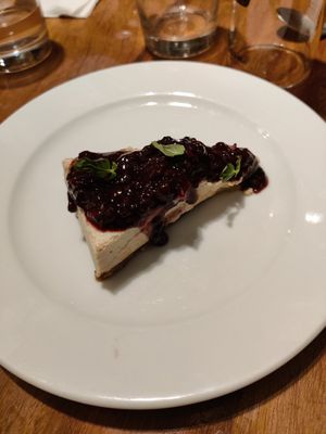 Cheesecake at UMAMI Plantbased in Barcelona