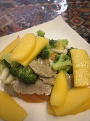 Broccoli with mango and mushrooms   at Su Ren - Veg Inn in Shanghai