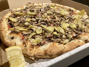 “The Vegan” pizza (without bell peppers per my request)  at Zola's Pizzeria in Brookings