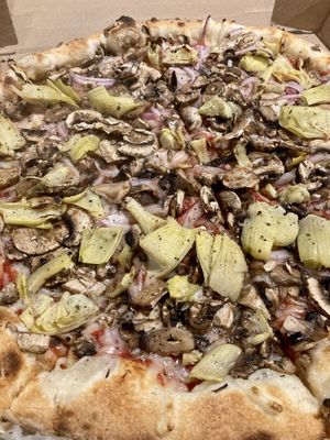 “The Vegan” 😋   at Zola's Pizzeria in Brookings