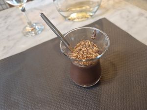 Mousse de xocolata amb praliné d'avellana at Baransu in Terrassa