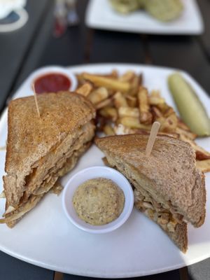 Reuben  at Great Sage in Clarksville