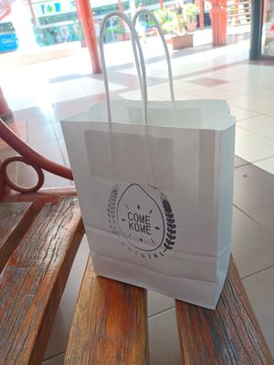 Bolsita con oniguiris at Come Kome Onigiris in Santiago