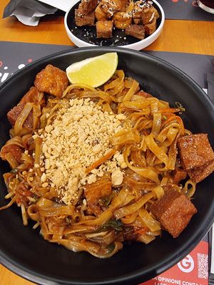 Vegan pad thai at Nosh in Verona