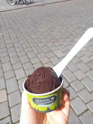 Dunkle Schokolade at Sächsische Eismanufaktur in Dresden