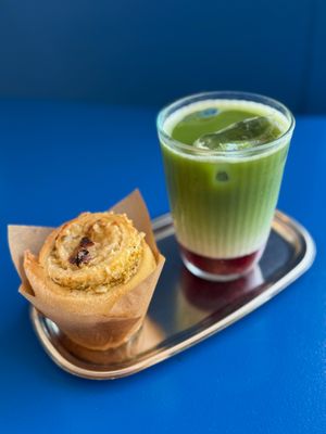 oat iced matcha and bacon cheese savory roll (all vegan, ofc) at Café Fadrí in Cambrils