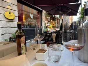 Wir saßen draußen; sehr angenehm sehr ruhig  at Il Lughino in Milan