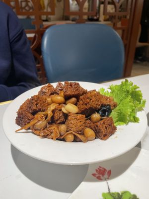   at Huì Yuán Sù Shí Fāng 慧缘素食坊 Lotus Vegan in Shanghai