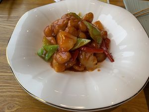 Tofu sweet and sour. One of the waitresses tried to convince us it’s lion’s mane, but it tasted just like the tofu I make at homee  at Huì Yuán Sù Shí Fāng 慧缘素食坊 Lotus Vegan in Shanghai