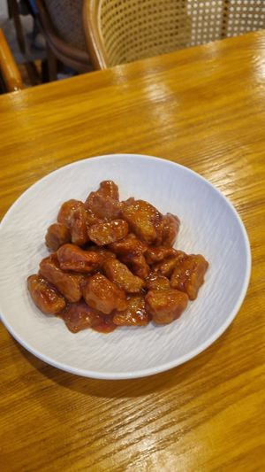 Orange chicken at Huì Yuán Sù Shí Fāng 慧缘素食坊 Lotus Vegan in Shanghai