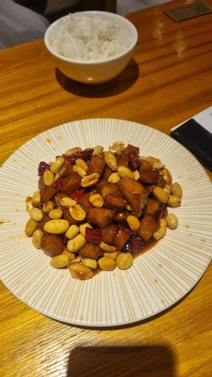 Kung pao chicken at Huì Yuán Sù Shí Fāng 慧缘素食坊 Lotus Vegan in Shanghai
