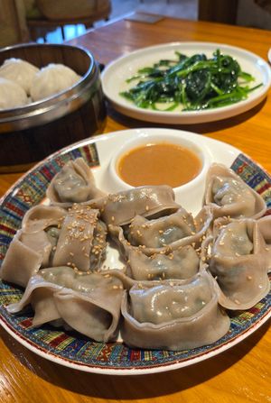 Steamed filled buns, greens, dumplings at Lotus Vegan (Huì Yuán Sù Shí Fāng) - 慧缘素食坊 in Shanghai