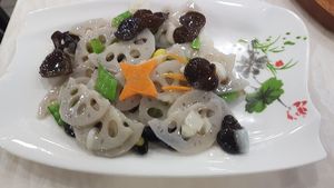 Lotus root at Huì Yuán Sù Shí Fāng 慧缘素食坊 Lotus Vegan in Shanghai