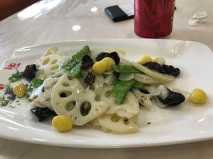 One of the dishes, veggies at Huì Yuán Sù Shí Fāng 慧缘素食坊 Lotus Vegan in Shanghai