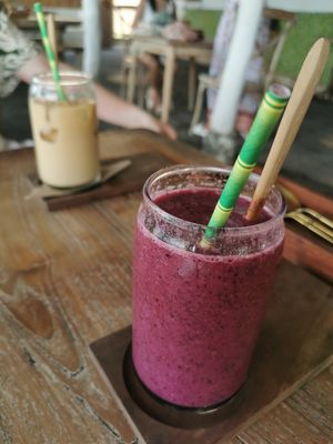 Double berry smoothie and cappuccino with oat milk at Mana Anu Cafe in Gili Trawangan