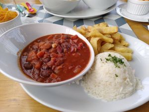 Chilli, rice and chips (March 2024) at Newmans Garden Centre in Ceredigion