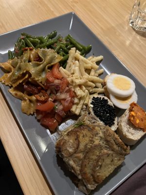 Reste vom Silvesterbuffet (inkl. veganem Kaviar und veganem, gekochten Ei)  at Vegane Bergpension in Schulenberg