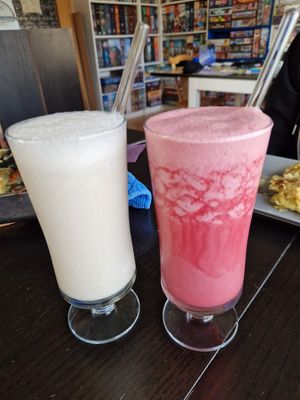 Bananen- und Kirschmilchshake at Vegane Bergpension in Schulenberg