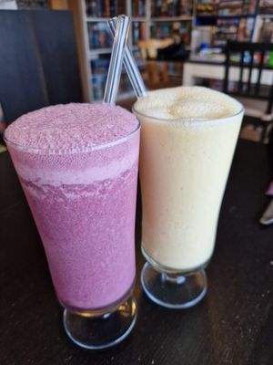 Heidelbeerlassi & Mangolassi at Vegane Bergpension in Schulenberg