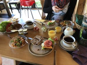 Reichhaltiges Frühstück mir Rühr „Ei“ at Vegane Bergpension in Schulenberg