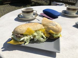 Leckere Sandwiches mit selbstgemachter  „Gyros Wurst“ at Vegane Bergpension in Schulenberg