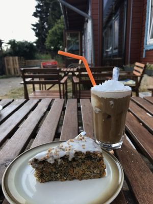 Cake & Iced Coffee at Vegane Bergpension in Schulenberg