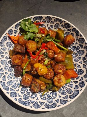 Vegan Bridgewater Breakfast Hash: Vegan sausage, rainbow peppers, house brown sauce, baby spinach, jalapenos and potato tots. at MAN - Bridgewater Exchange - T2 in Manchester