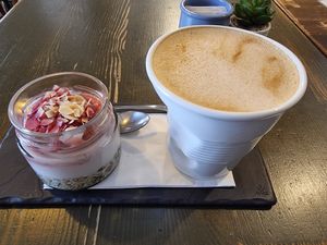 Vegan oatmeal and oatmilk latte at à table!  in Budapest
