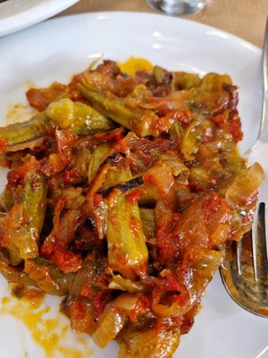 Okraschoten at To Sokaki - Οινομαγειρείον "Το Σοκάκι" in Poros