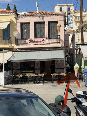 View from mai. Harbour road the tavern is located to the right of the ice cream shop - see red arrow   at To Sokaki - Οινομαγειρείον "Το Σοκάκι" in Poros
