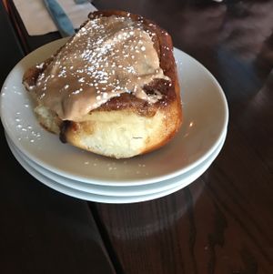 vegan cinnamon roll was amazing 10/10 at Tree House in St Louis
