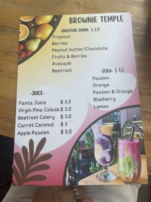 You can mix the different juices as you like   at Brownie Temple in Siem Reap