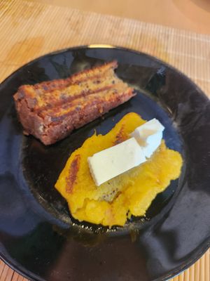 Dessert and sidedish at Mas Vida Restaurante Vegetariano in Banos