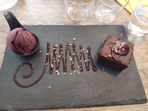  at Pois Chic in Paris