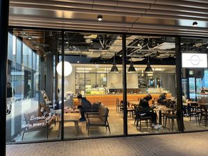  at Earth Bakery in Yokohama