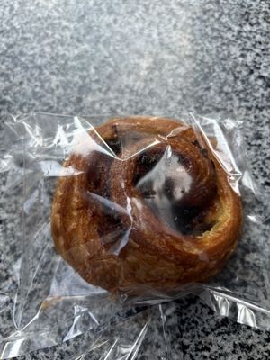 Cinnamon roll  at Earth Bakery in Yokohama