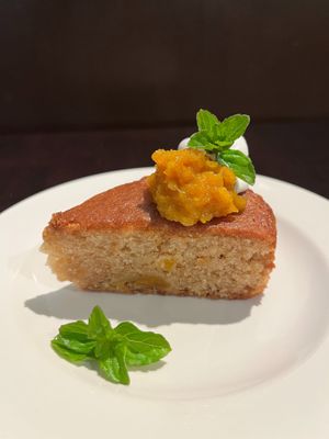 Vegan cake at LOTUS CAFE TOKYO in Tokyo