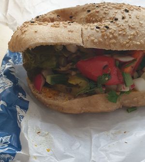 Veganes belegtes Fladenbrot at Die kleine Schneckerei in Kiel