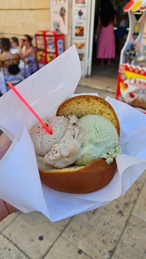  at Gelati Bianca  in Siracusa