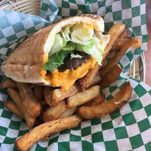 Burger Deluxe avec frites at Vegan Rapide - Sherbrooke in Montreal