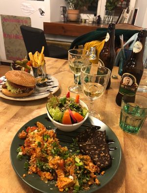 hamburger di soia e tofu strapazzato  at Vieta in Vilnius