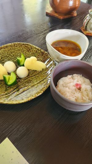 Sakura rice, miso soup, and tsukemono (pickles) at Shōtaiji Temple in Odawara
