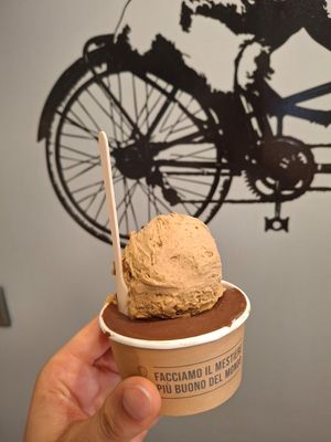 Dark chocolate and black coffee ice cream €3,90 at Gelateria La Romana dal 1947 in Lisbon