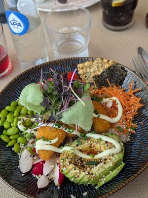Poke bowl "chicken"("kip") at Mirage in De Panne
