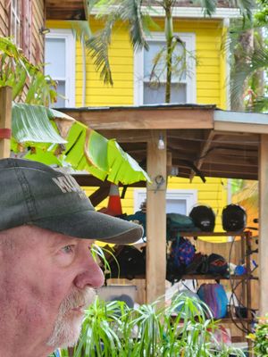 Seating at Yahongreh? in Roatan